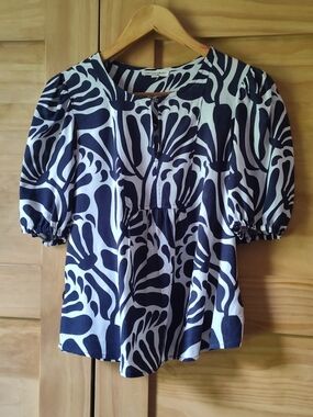 Christian Siriano Women's Navy & White Abstract Print Puff Sleeve Top | Small